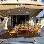 Botel Exclusive Yatching