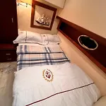 Exclusive Yatching Botel *