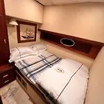Botel Exclusive Yatching *